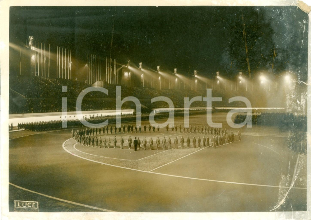 Fotografia d epoca originale 1938 ROMA FORO MUSSOLINI Atleti formano figure per visita HITLER DANNEGGIATA 1