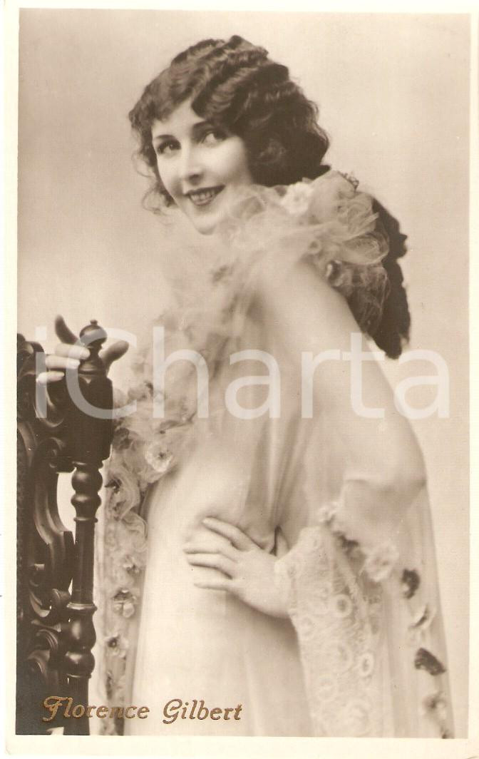Cartolina originale da collezione 1930 ca CINEMA Attrice Florence GILBERT Ritratto con vestaglia Cartolina FP NV 1