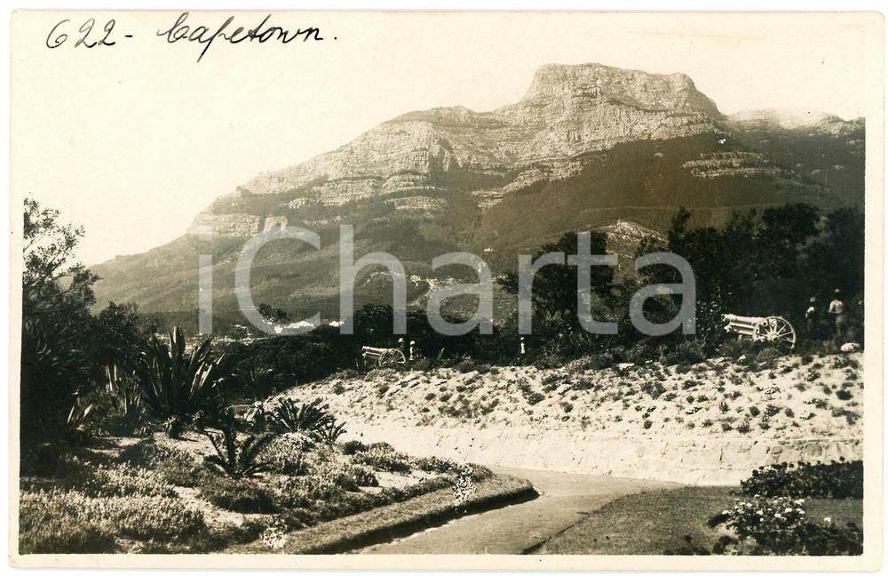 1930 ca CAPE TOWN (SOUTH AFRICA) View with cannons *Photo L. GABRIEL 622 Fotografia originale d'epoca, in formato cartolina postale.FOTOGRAFO: L&eacute;opold Gabriel  GOOD/buono  Formato: 14x9 cm originale e autentica 1