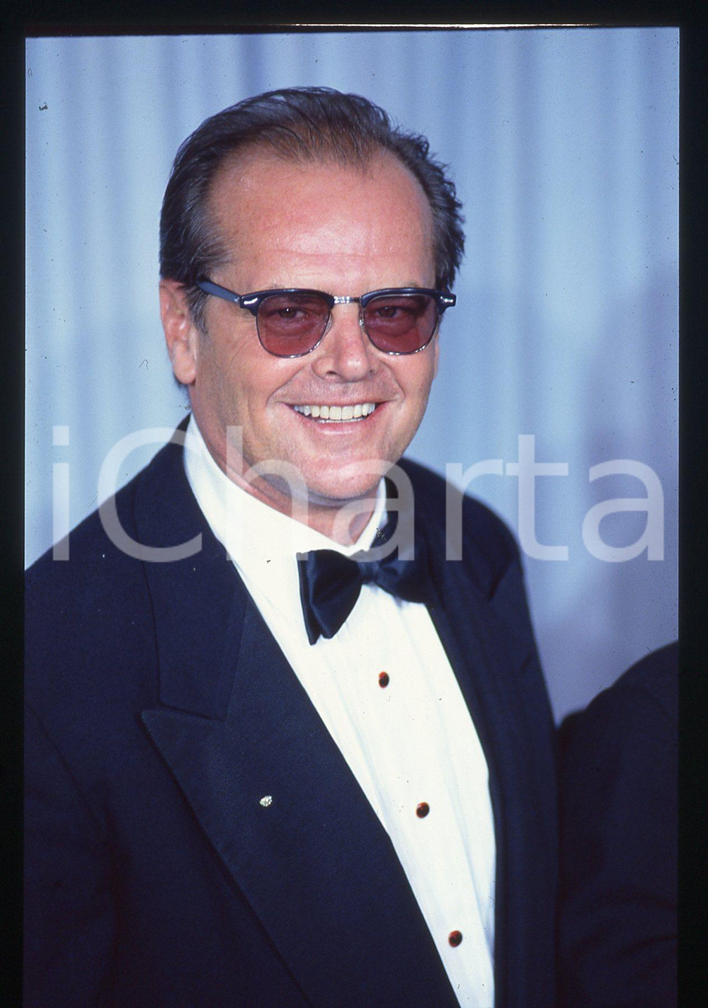 35mm vintage slide* 1995ca ACADEMY AWARDS Jack NICHOLSON Premio OSCAR (1) La diapositiva ritrae l'attore Jack Nicholson agli Academy AwardsDiapositiva d'epoca, in formato 35 mm. CONDIZIONI: GOODTutti i diritti riservati.E' severamente vietata la riproduzione. ICharta mette in vendita, sul negozio eBay e in esclusiva sul sito "icharta" il proprio archivio composto da numerose diapositive e negativi fotografici d'epoca, tutti originali e autentici, che attraversano la storia del costume italiano tra gli la fine degli anni Sessanta e Novanta.Si tratta di uno sguardo inedito sull'attualit&agrave;, la politica, la vita quotidiana, il gossip e la cultura, che fotografa il cambiamento della nazione in quest'ultimo scorcio del XX secolo. Un'occasione unica per il mercato del collezionismo, che vede finalmente disponibile un archivio eccezionale per vastit&agrave;, tematiche e condizioni, in un settore (il negativo fotografico e la diapositiva) di assoluta novit&agrave; e dalle interessanti prospettive di investimento.  originale e autentica 1
