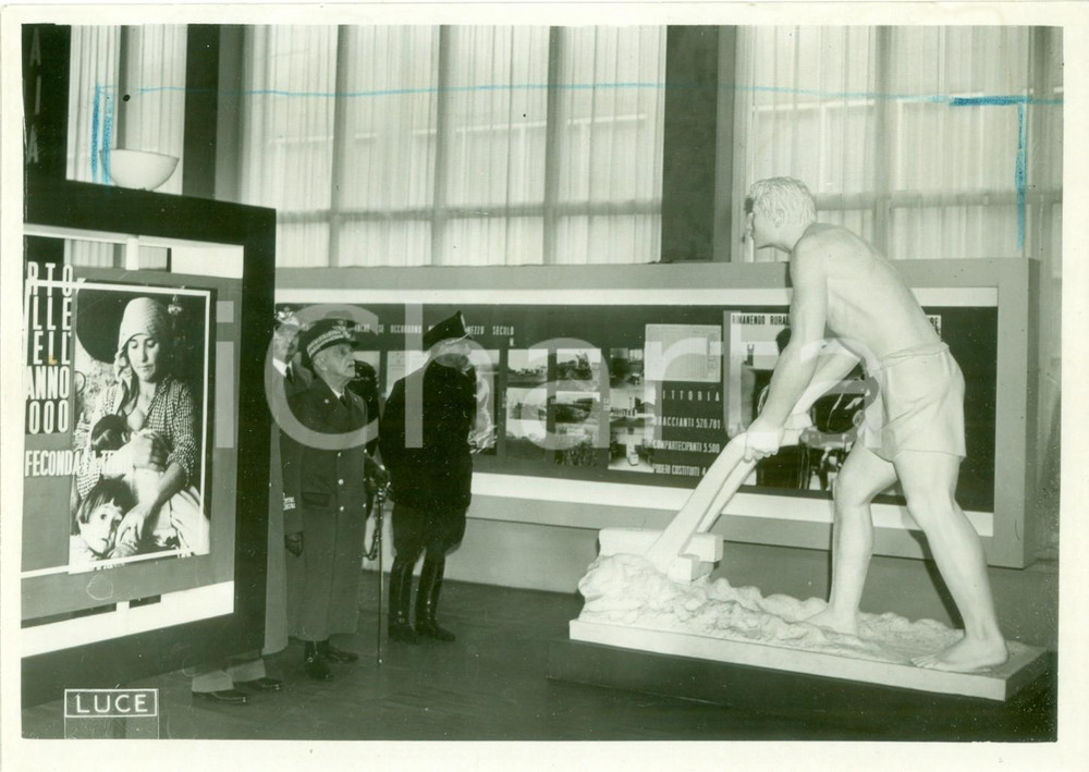 Fotografia d epoca originale 1939 ROMA Vittorio Emanuele III visita mostra Bonifica Integrale CIRCO MASSIMO 1