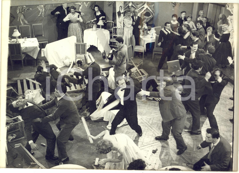 1957 PARIS CINEMA "Comme un cheveu sur la soupe" - Scene of fighting - Photo