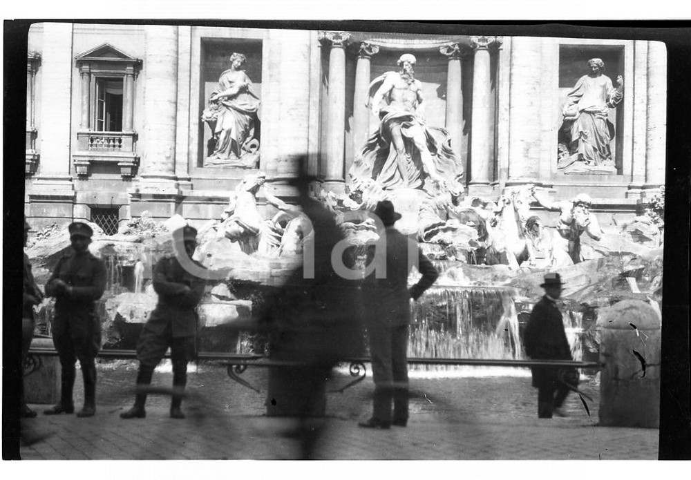 Fotografia d epoca originale 1921 ROMA Fontana di Trevi con guardie NEGATIVO ORIGINALE ARTISTICO 1