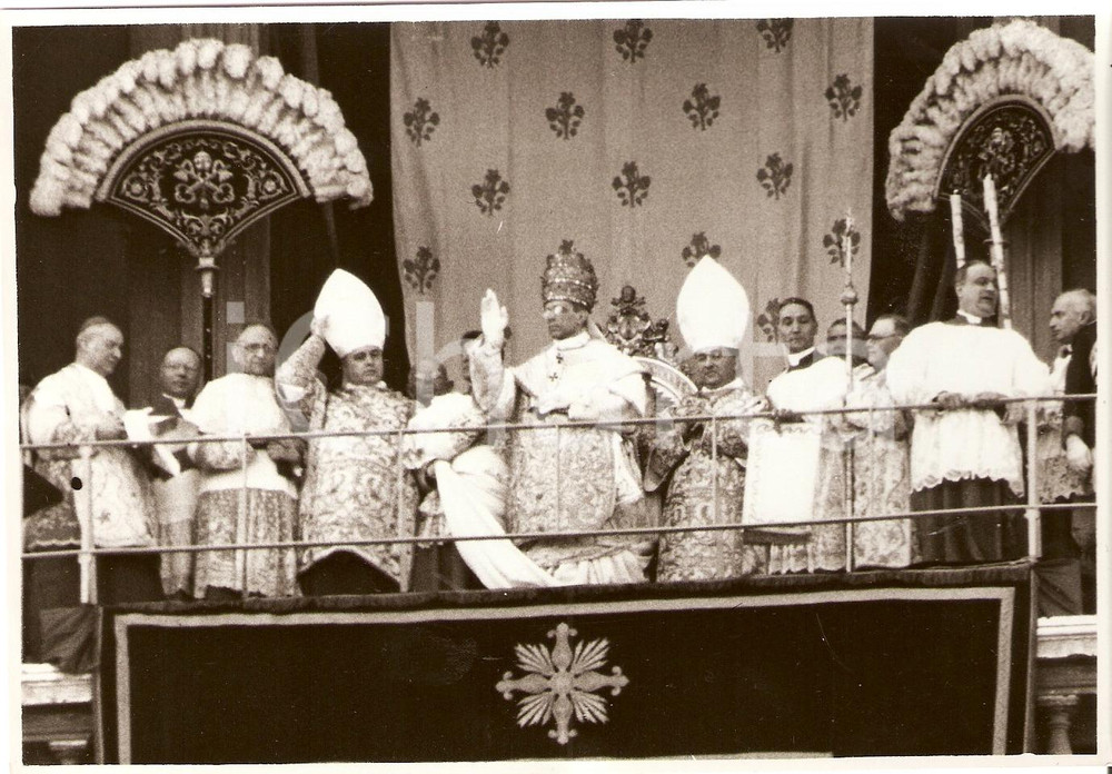 Fotografia d'epoca originale 1939 ROMA PIO XII benedice folla dopo l'incoronazione 1