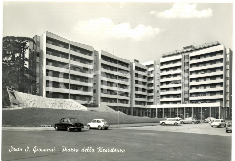 Cartolina originale da collezione 1950 ca SESTO SAN GIOVANNI MI Auto in Piazza della Resistenza Cartolina FG NV 1