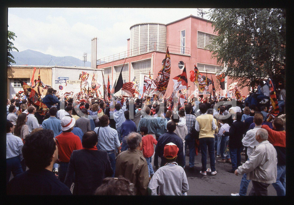 35mm vintage slide* 1988 COMO Tifosi AC MILAN in festa dopo conquista scudetto 9