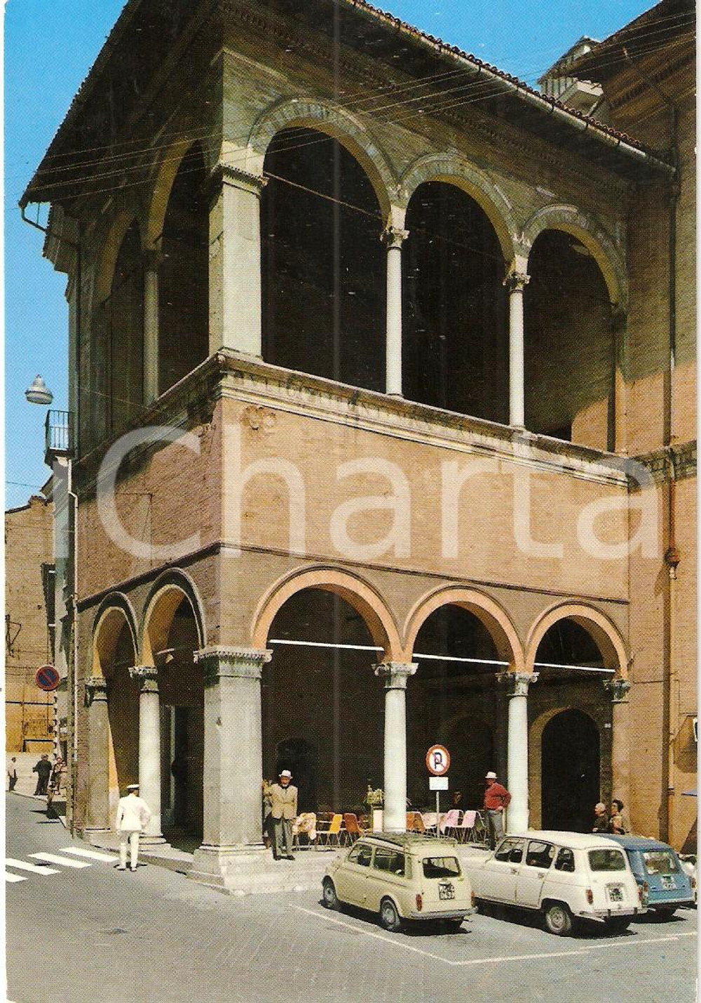 Cartolina originale da collezione 1963 MACERATA Vigile urbano e RENAULT 4 alla Loggia dei Mercanti *Cartolina 1