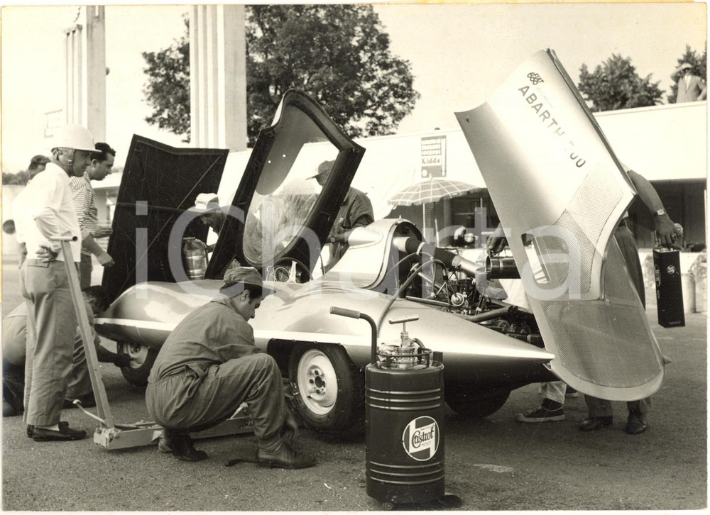 1956 MONZA AUTOMOBILISMO Meccanici al lavoro su ABARTH 500 - Foto 18x13
