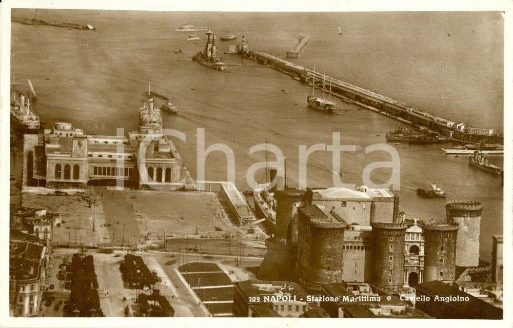 Cartolina originale da collezione 1950 ca NAPOLI Stazione marittima e Castello ANGIOINO *Cartolina ANIMATA FP NV 1