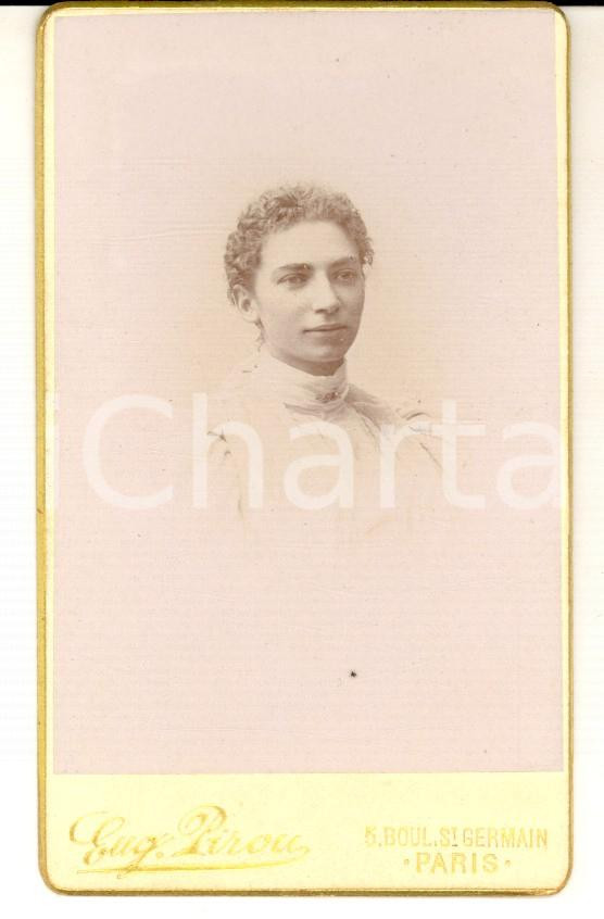 Fotografia d epoca originale 1890 ca PARIS Ritratto di donna in abito bianco Foto EugÃ¨ne PIROU CDV 1