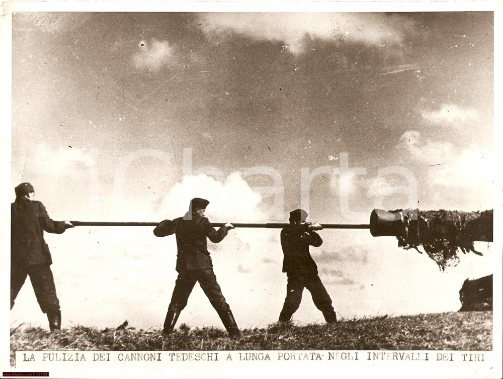 Fotografia d epoca originale 1942 WWII Atlantikwall, Pas de Calais, pulizia cannone 1