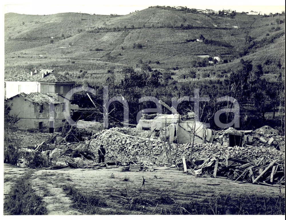 Fotografia d'epoca originale 1957 ROBECCO PAVESE Campagna devastata dal tornado *Foto CARRARO 23x17 1