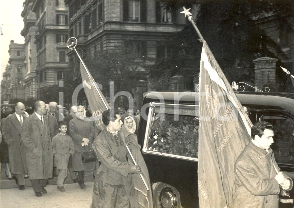 Fotografia d epoca originale 1960 ROMA Corteo funebre della scrittrice Sibilla ALERAMO Foto 18x13 cm 1
