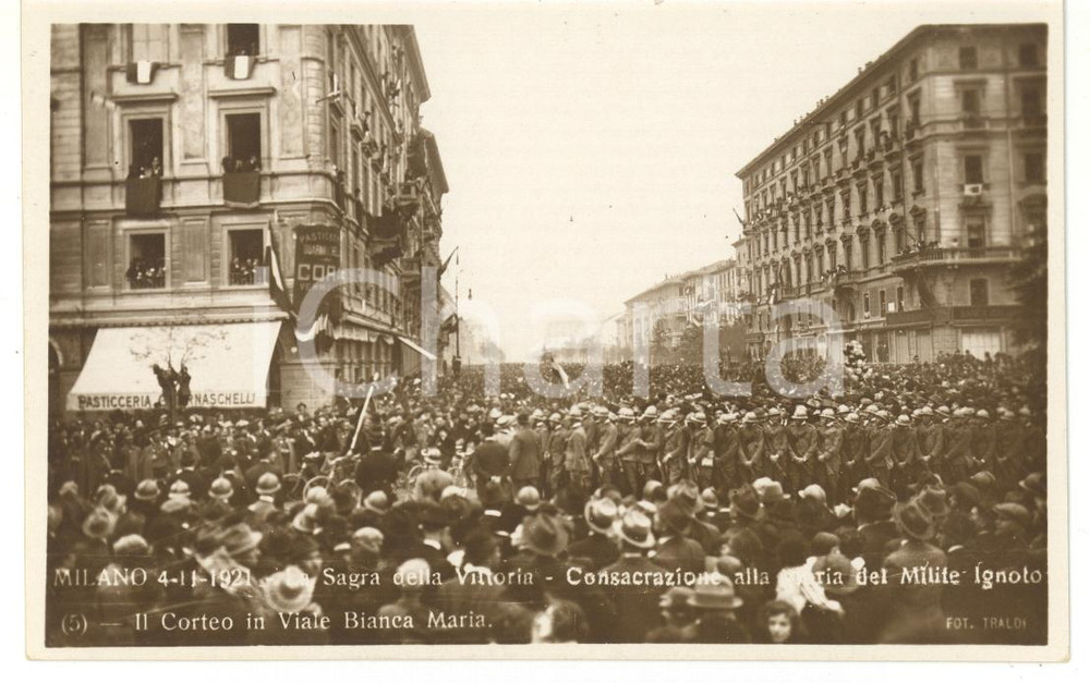 Cartolina originale da collezione 1921 MILANO Sagra della Vittoria  Il corteo in viale Bianca Maria Cartolina 1