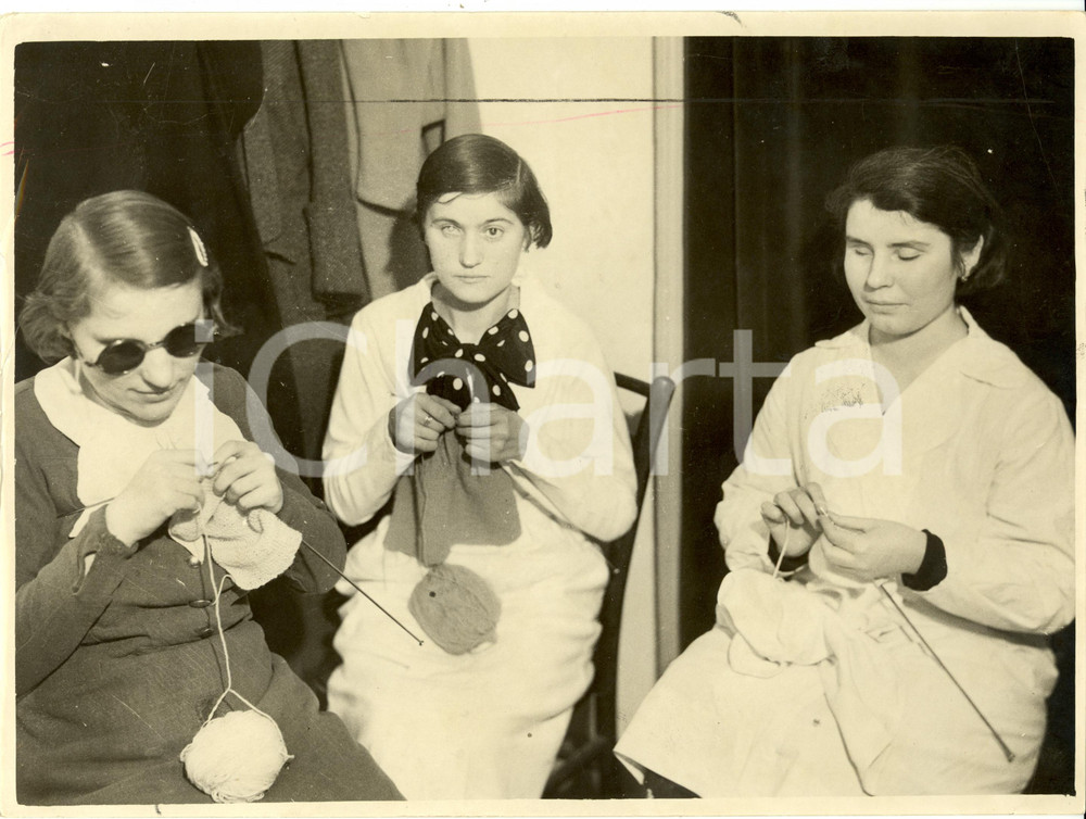 Fotografia d epoca originale 1937 MILANO Istituto dei CIECHI  Donne durante corso di lavoro a maglia Foto 1