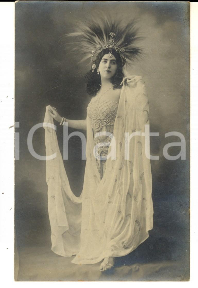 Fotografia d epoca originale 1930 TEATRO Ritratto di attrice con veli trasparenti  Foto cartolina ROSSILLON 1