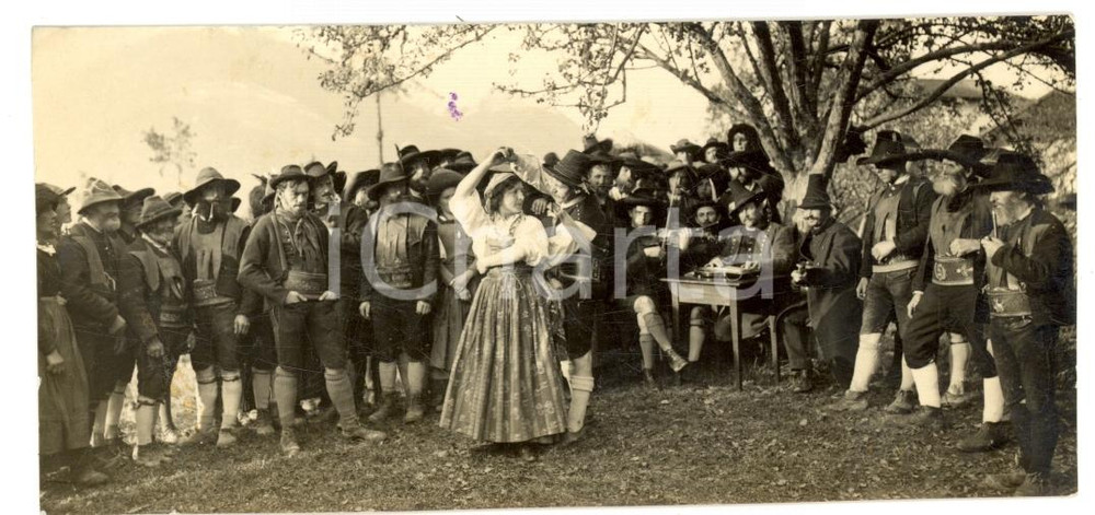 Fotografia d epoca originale 1930 MERANO BZ Raduno costumi GARDENESI  Ballo rusticano Foto ROBILOTTA 13x8 1
