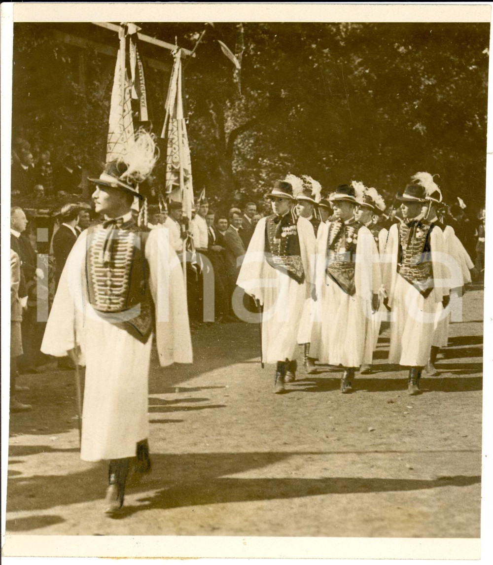 Fotografia d epoca originale 1937 BUDAPEST Sfilata in costume di fronte a Miklos HORTHY reggente Fotografia 1