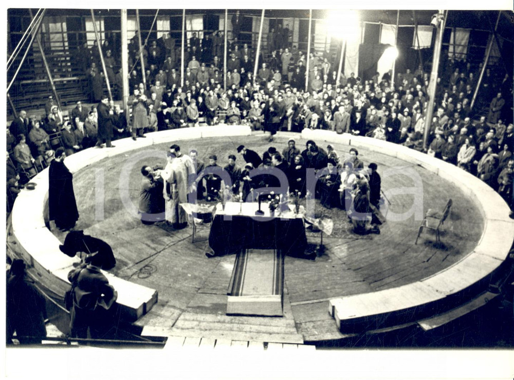 1957 GENOVA Mons. Giuseppe SIRI celebra messa al Circo ORFEI - Foto 18x13 cm