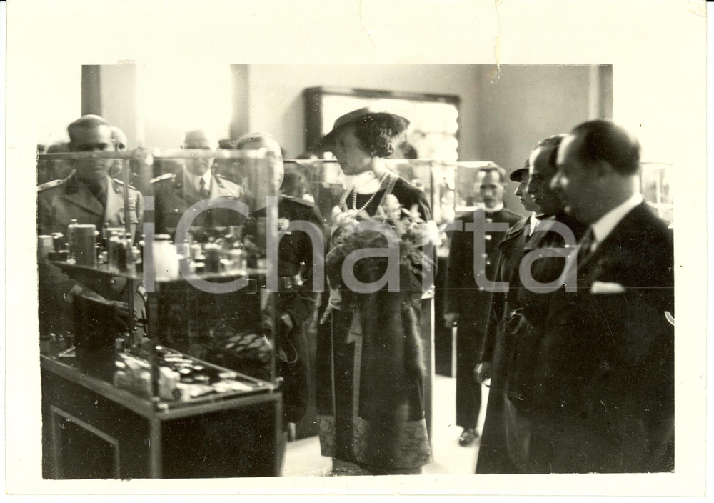 Fotografia d epoca originale 1937 Napoli MARIA JOSE inaugura mostra profumi essenze VILLA COMUNALE Foto 1