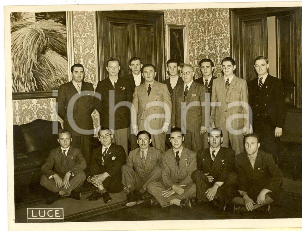 Fotografia d epoca originale 1939 ROMA Ministro Edmondo ROSSONI riceve gruppo di rurali ungheresi Foto 1