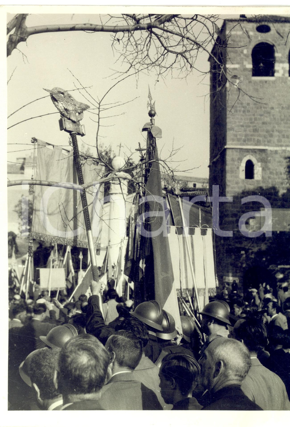 Fotografia d epoca originale 1931 TRIESTE Combattenti romani presso il Monumento ai Caduti Foto LUCE 1