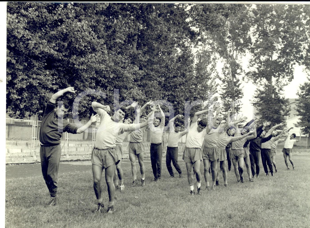 Fotografia d epoca originale 1963 MONDOVI  CALCIO SERIE A Allenamenti durante il ritiro del GENOA Foto 1