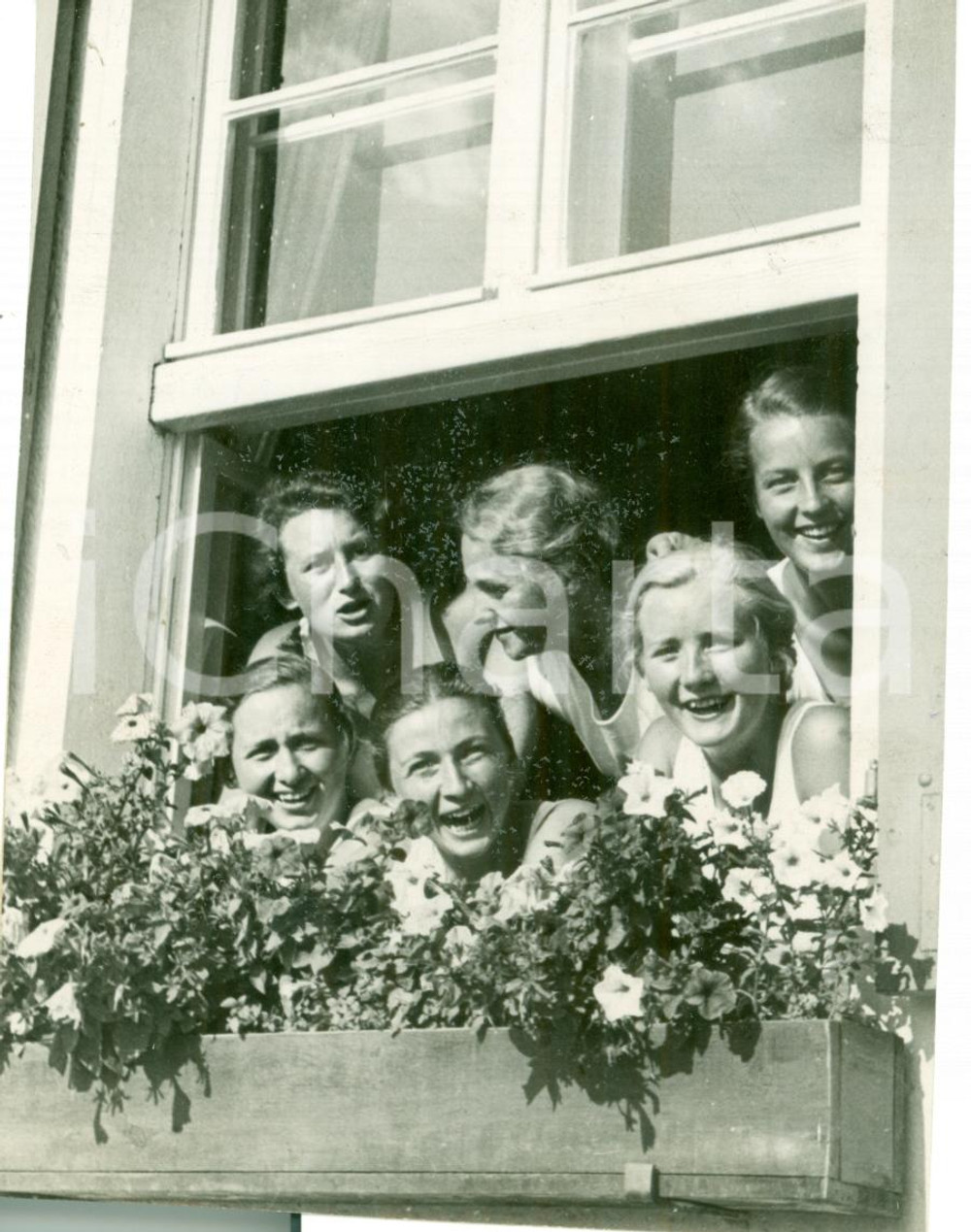 Fotografia d epoca originale 1941 BERLIN WWII PROPAGANDA DI GUERRA Gioiosa GioventÃ¹ Femminile tedesca FOTO 1
