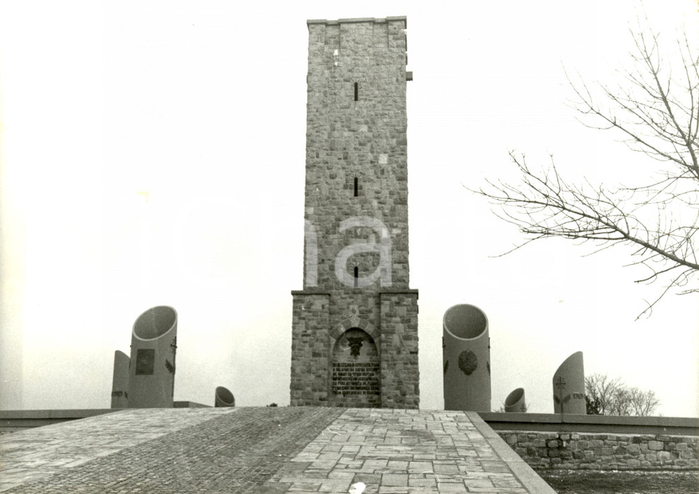 Fotografia d epoca originale 1985 ca KOSOVO POLJE GAZIMESTAN Monumento memoria battaglia 1389 Fotografia 1