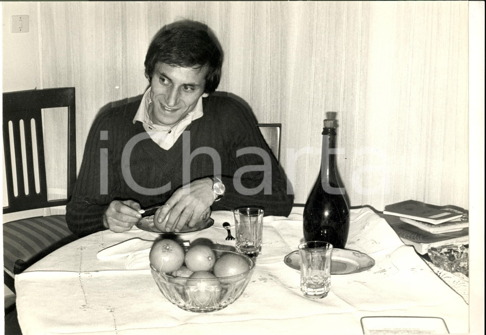 1970 ca TORINO JUVENTUS Giuseppe FURINO a tavola (1) Foto 30x20 cm