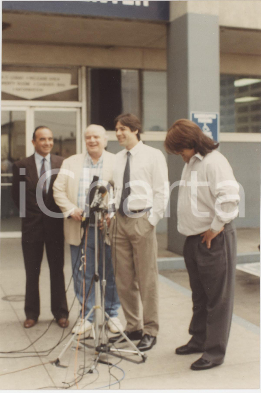 Fotografia d epoca originale 1990 LOS ANGELES COUNTY JAIL Marlon BRANDO with sons Christian and Miko  Foto 4 1