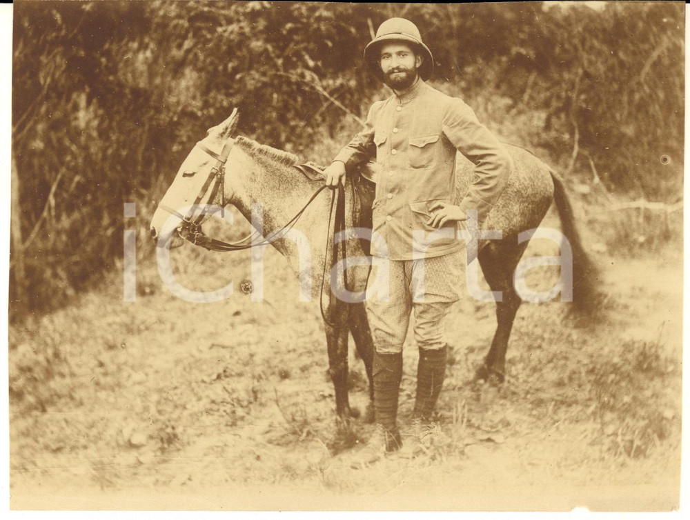 1930 ca CONGO BELGE Charles VOISIN vice-gouverneur général avec son mule *Photo  Fotografia d'epoca. FAIR/discreto minima mancanza al lato inferiore Formato: 17x12 cm originale e autentica 1