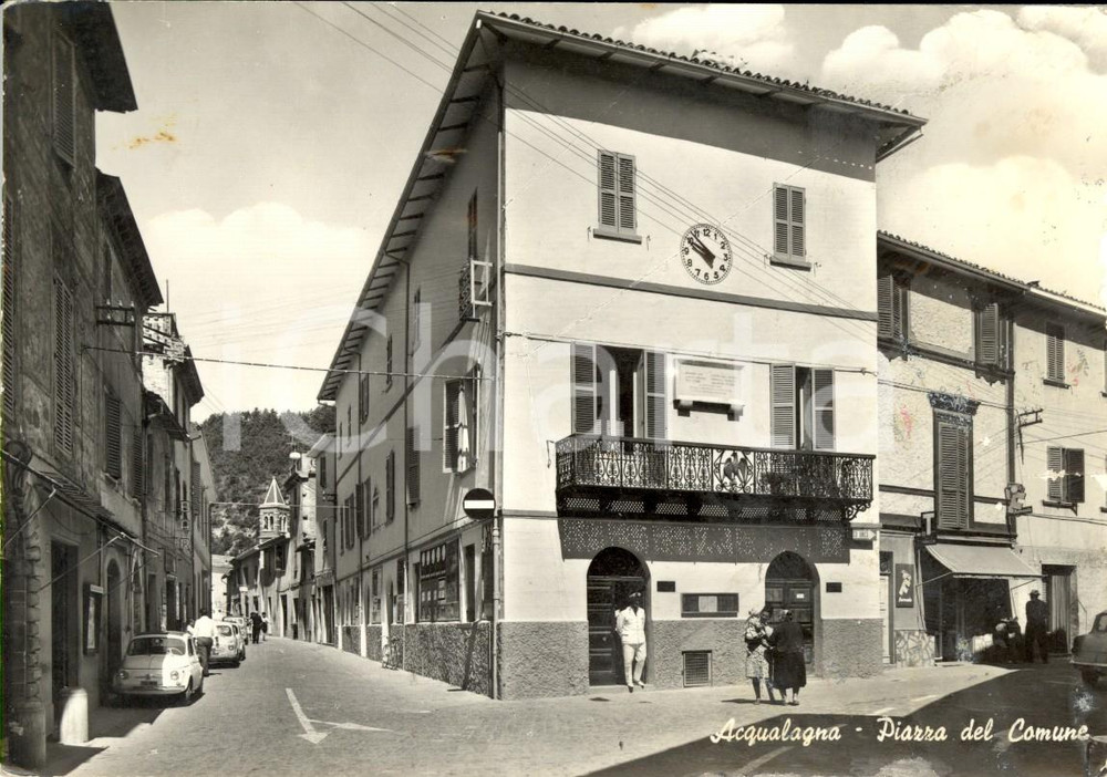 Cartolina originale da collezione 1966 ACQUALAGNA (PU) Veduta della piazza del Comune *ANIMATA con FIAT 500 FG VG 1