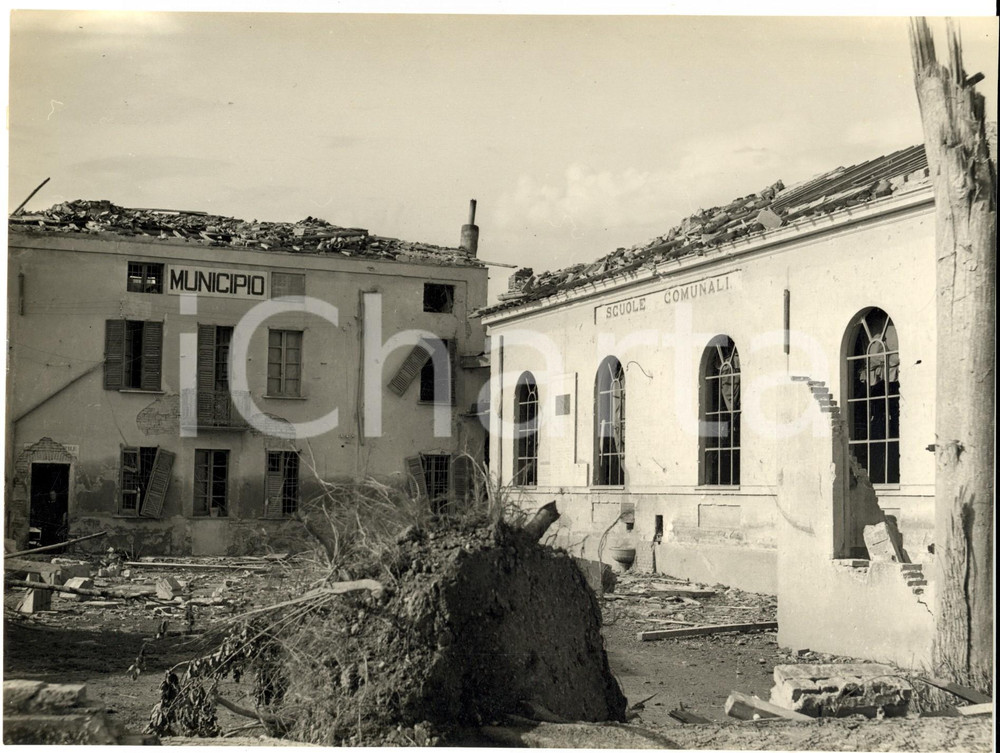 Fotografia d epoca originale 1957 ROBECCO PAVESE Tornado  Municipio e scuole comunali danneggiati Foto 1