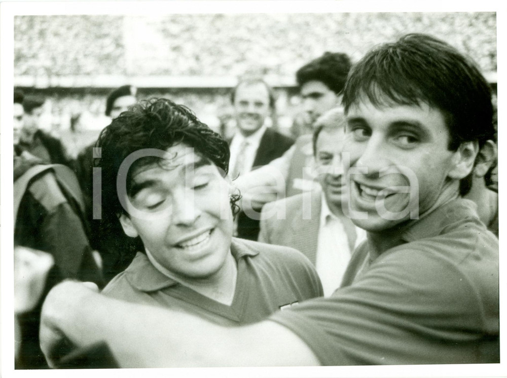 Fotografia d epoca originale 1989 NAPOLI Calcio Coppa UEFA MARADONA e Massimo CRIPPA vs SPORTING LISBONA Foto 1