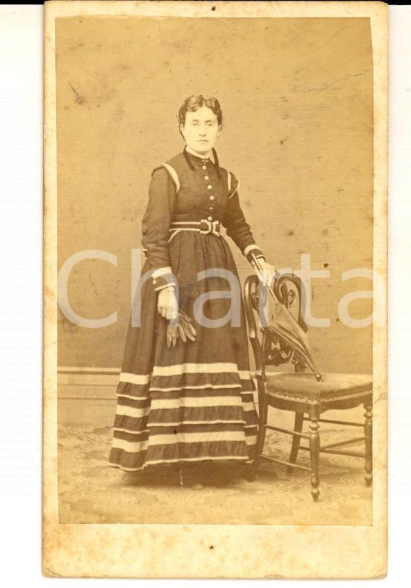 Fotografia d epoca originale 1870 ca COMO Ritratto della signora MONTI Fotografia G. NESSI CDV 1