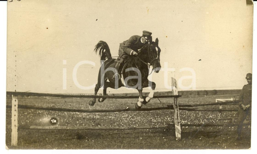 Fotografia d'epoca originale 1918 ROMA Militare in addestramento alla SCUOLA DI CAVALLERIA di Piazza di SIENA 1