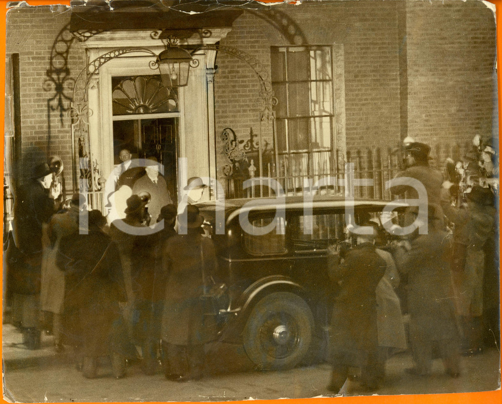 Fotografia d epoca originale 1936 LONDON Stanley BALDWIN Premier leaving DOWNING STREET DAMAGED Photograph 1