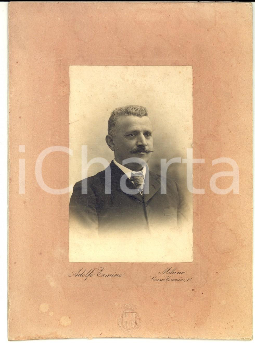 Fotografia d epoca originale 1890 ca MILANO Ritratto maschile con cravatta Fotografia Adolfo ERMINI 11 x 16 1
