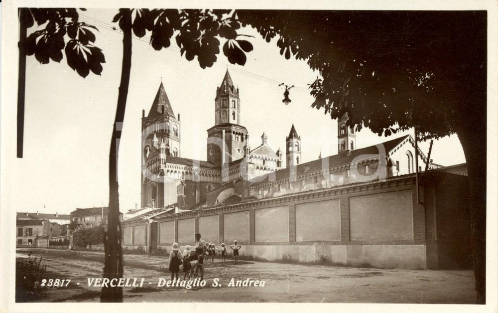 Cartolina originale da collezione 1930 ca VERCELLI Veduta della basilica di Sant' ANDREA *Cartolina ANIMATA FP NV 1