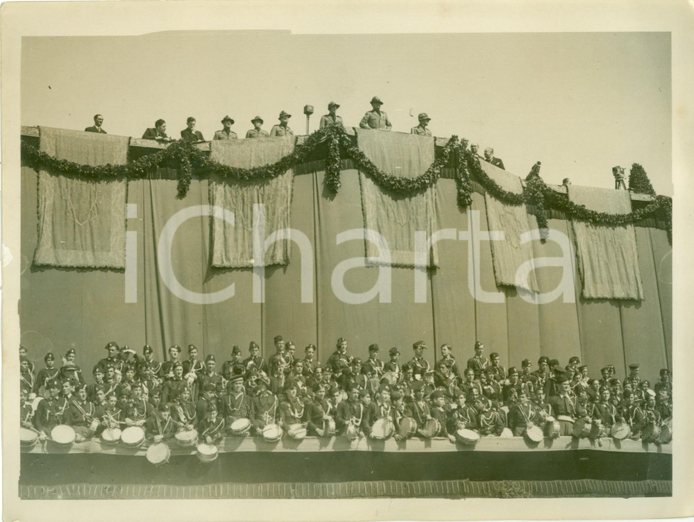 Fotografia d epoca originale 1930 ROMA Banda musicale Avanguardie del CAMPO DUX Palco autoritÃ  FOTOGRAFIA 1