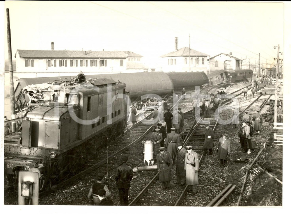 Fotografia d epoca originale 1960 MONZA Deragliamento treno SONDRIOMILANO  Il luogo del disastro Foto 1