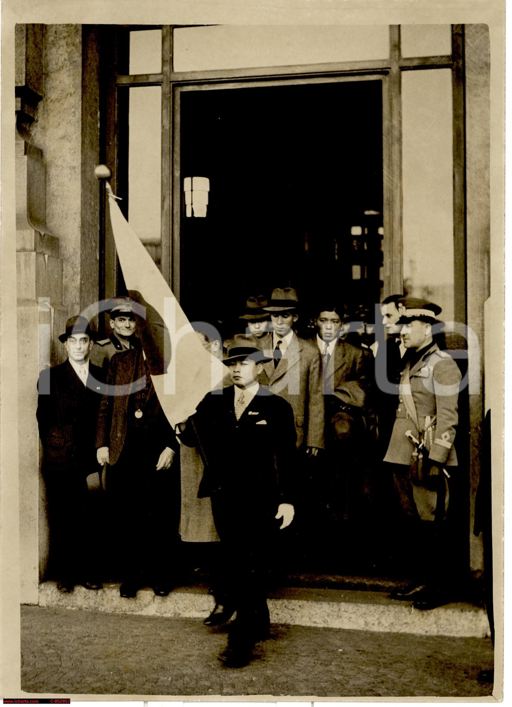 Fotografia d epoca originale 1939 MILANO Visita di una delegazione di studenti del Giappone FOTOGRAFIA 1
