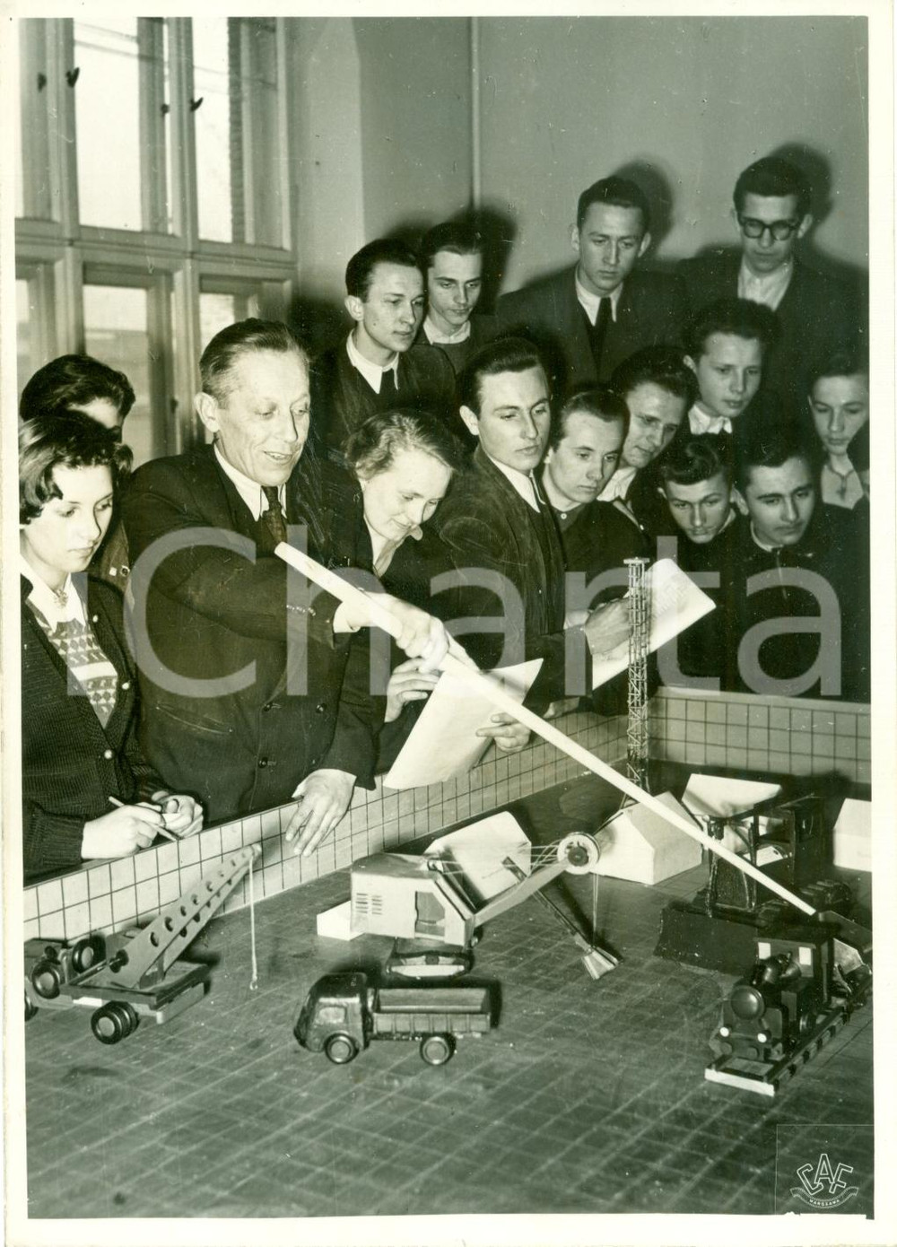 Fotografia d epoca originale 1950 ca WARSAW POLAND Lezione di costruzione Technical Building School FOTO 1
