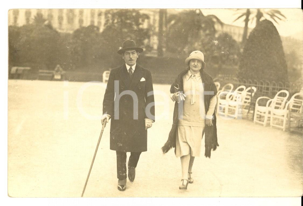 Fotografia d epoca originale 1920 ca TORINO Coppia ai giardini di piazza CARLO FELICE Foto cartolina 1