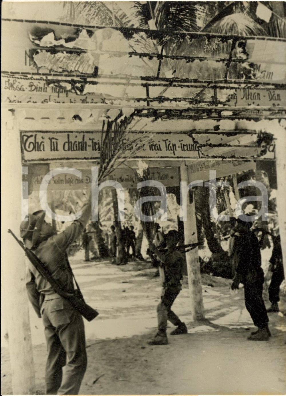1962 GUERRA DEL VIETNAM - QUOI SON - Fuoco alla propaganda Viet Cong *Foto
