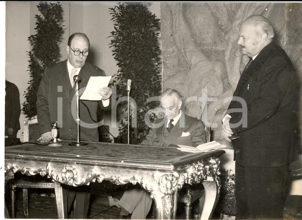 1956 ROMA Palazzo Esposizioni - Antonio SEGNI alla premiazione degli artisti