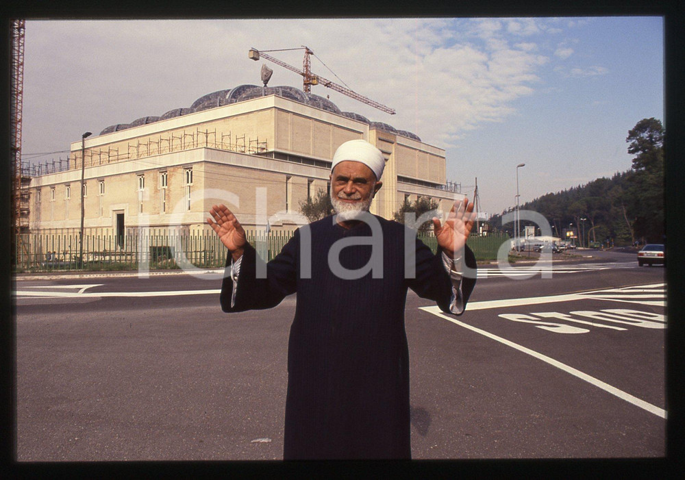35mm vintage slide* 1990 ca ROMA Muhammad Nur al-Din Isma'il presso la Moschea 5