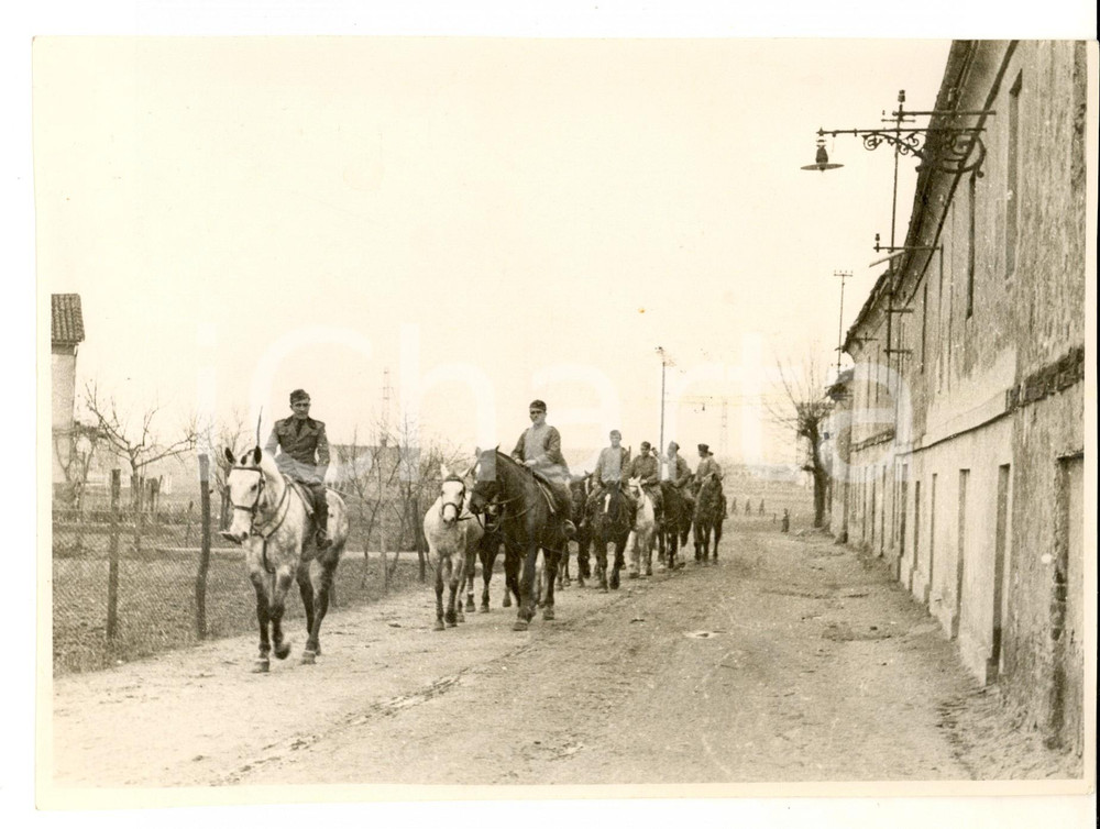 Fotografia d epoca originale 1940 ca WW2 ZONA DI GUERRA LOMBARDIA Pattuglia in perlustrazione Foto 19x24 1