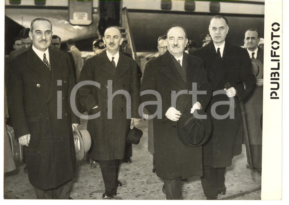 1954 ROMA - CIAMPINO Ministri turchi Mehmet FUAT KOPRULU e Ethem MENDERES - Foto  Fotografia d'epoca con didascalia coeva.  CONDIZIONI: G (ma lieve sovraimpressione) FORMATO: 18x13 cm     originale e autentica 1